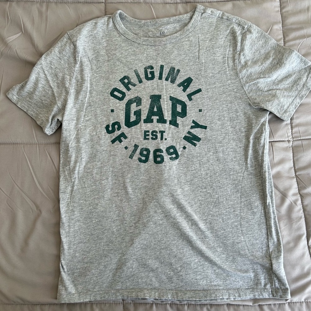 GAP Kids Gray Tee with Dark Green Print, Size XXL (14-16)